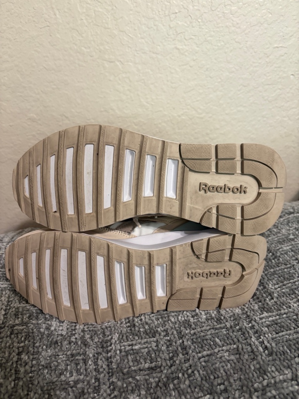 Reebok Women's Cream & Beige Retro Runner Sneakers with Soft Sage Accents 8.5 - Picture 6 of 7